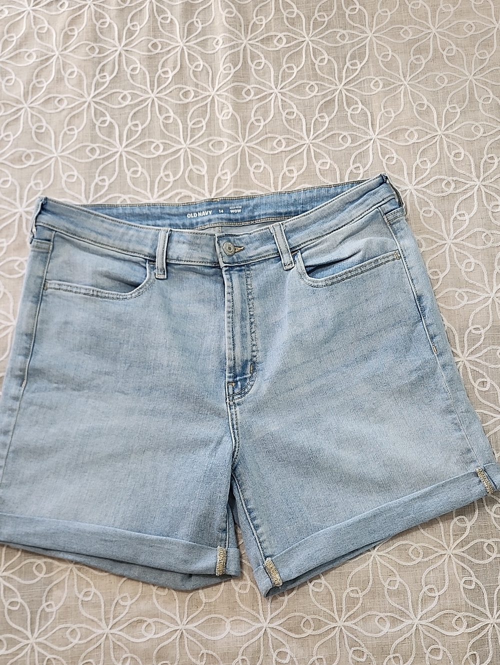 Old Navy Light Blue Rolled-Hem Wow Denim Shorts - Picture 4 of 12